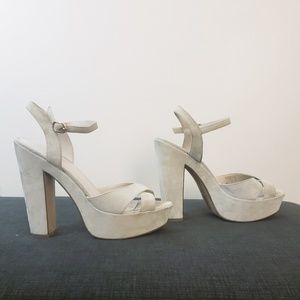 Aldo Light Gray Leather Heels